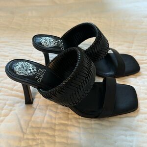Vince Camuto Heels
VC-EMOELEE 
Black Soft P/Malaga Napa